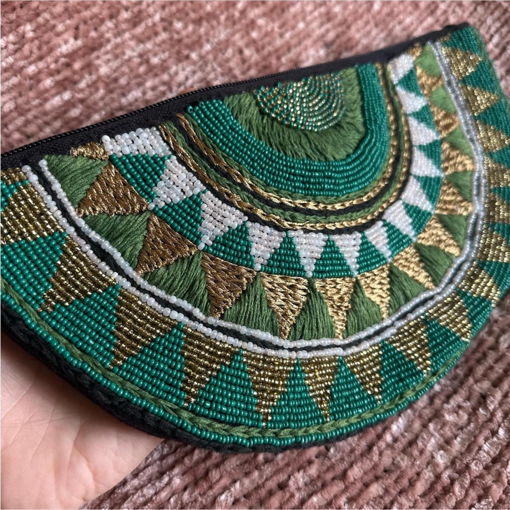 Shiraleah Black and Gold Clutch